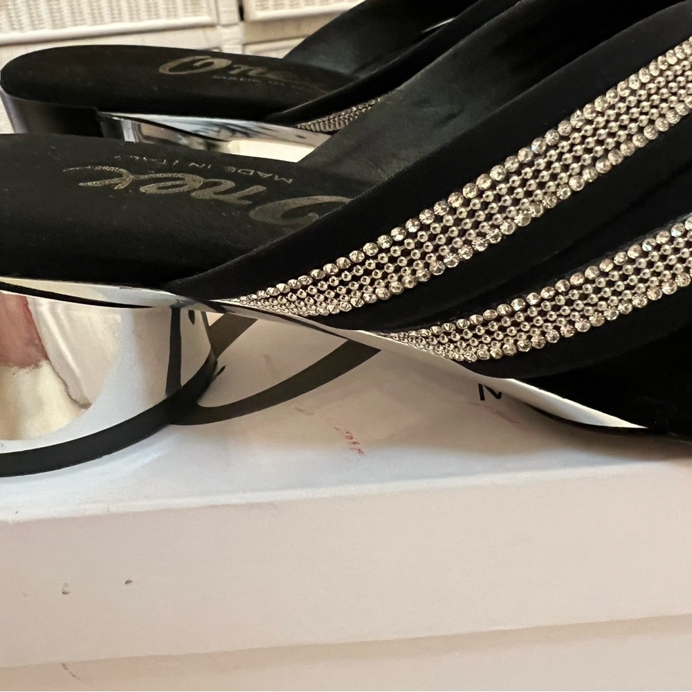 ONEX Black Misha sandals women’s size 10